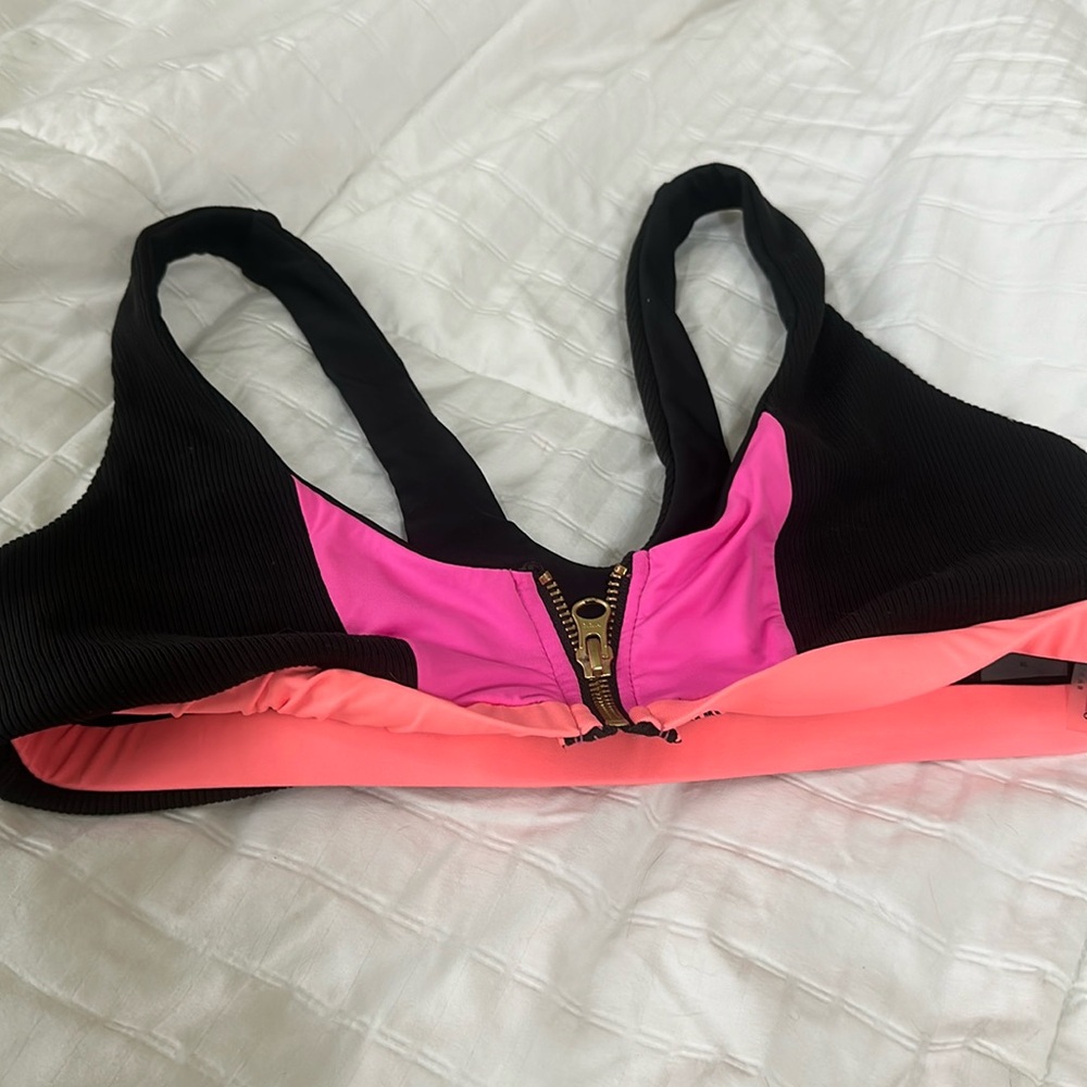 Really a great top gives a lot of support and the zipper in the middle
